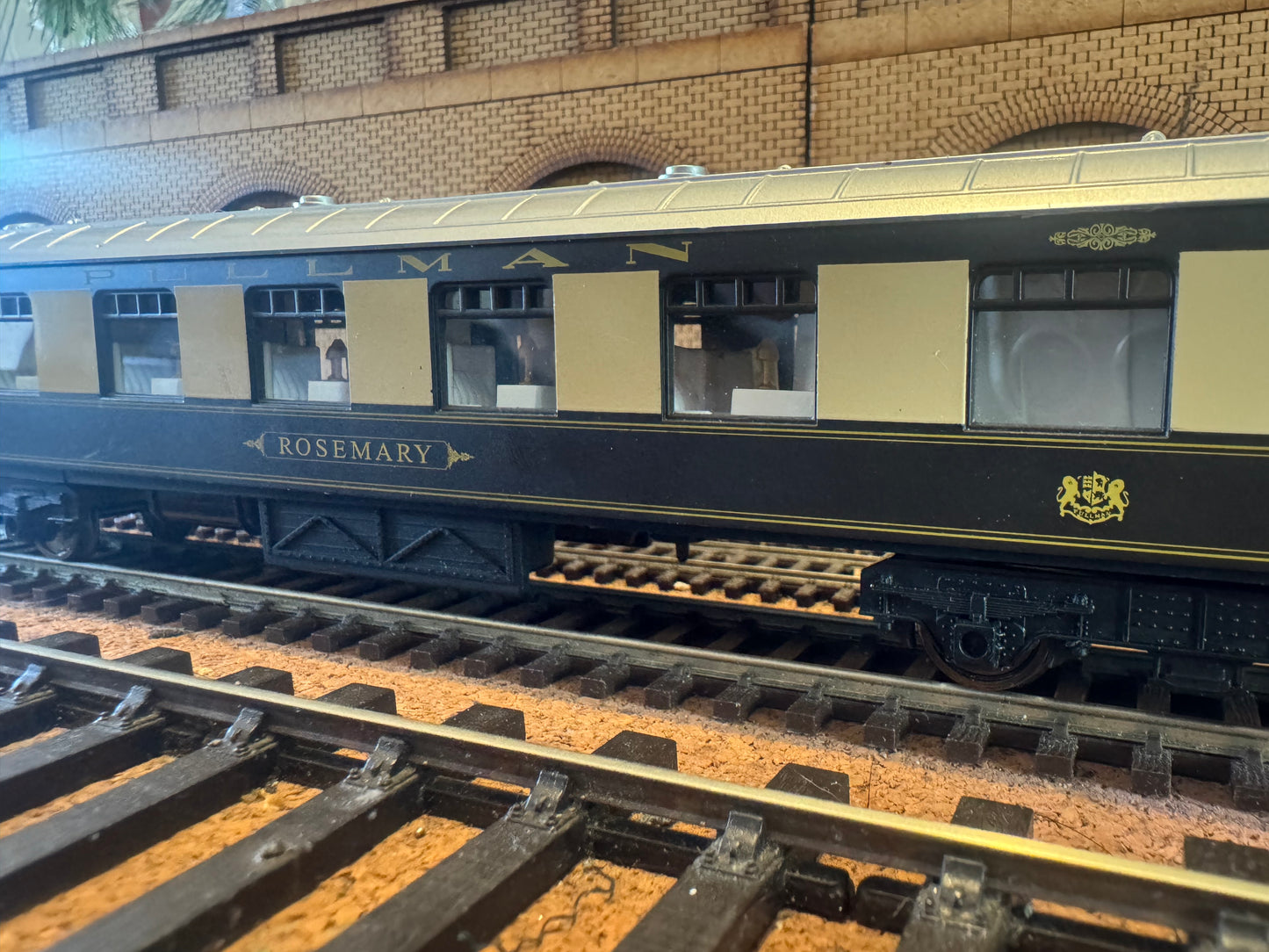 Hornby Railroad R4812 (OO) Pullman Car Company Type K, First Class Parlour Car “Rosemary” in PCC Livery (No Box).