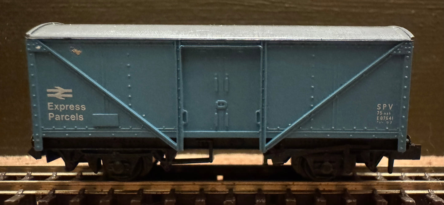 Peco NR-9B (N Gauge) British Railways, SPV Parcels Van, No.E87641 in British Rail Express Parcels Blue