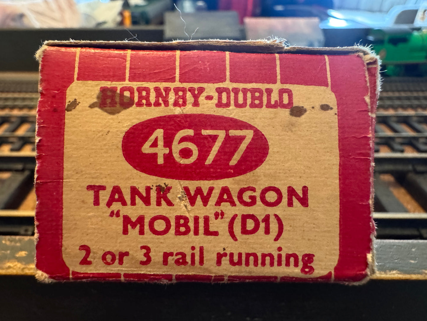 Hornby Dublo 4677 (OO) Mobil 16T Tank Wagon.