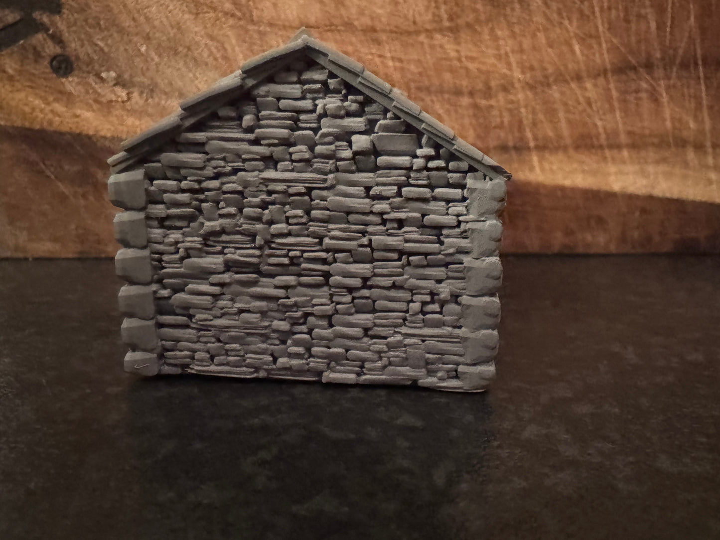 Mark Holcroft (OO / OO9) Bothy. Unpainted.