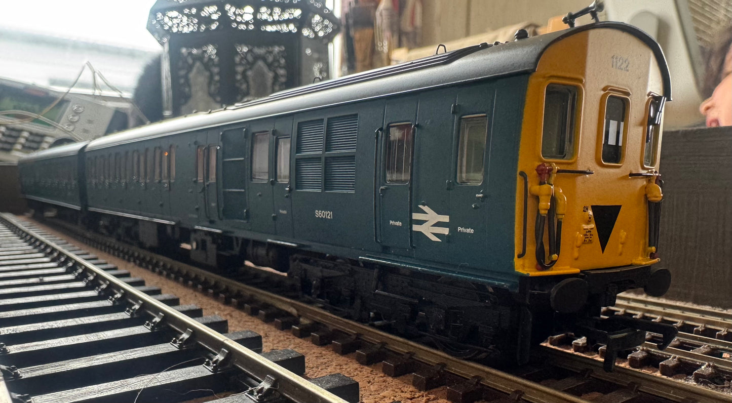 Bachmann 31-238ZDS (OO) British Railways, Class 205 2-H ‘Thumper’ DEMU No.1122 in Pre TOPS British Rail Blue. DCC Sound Fitted