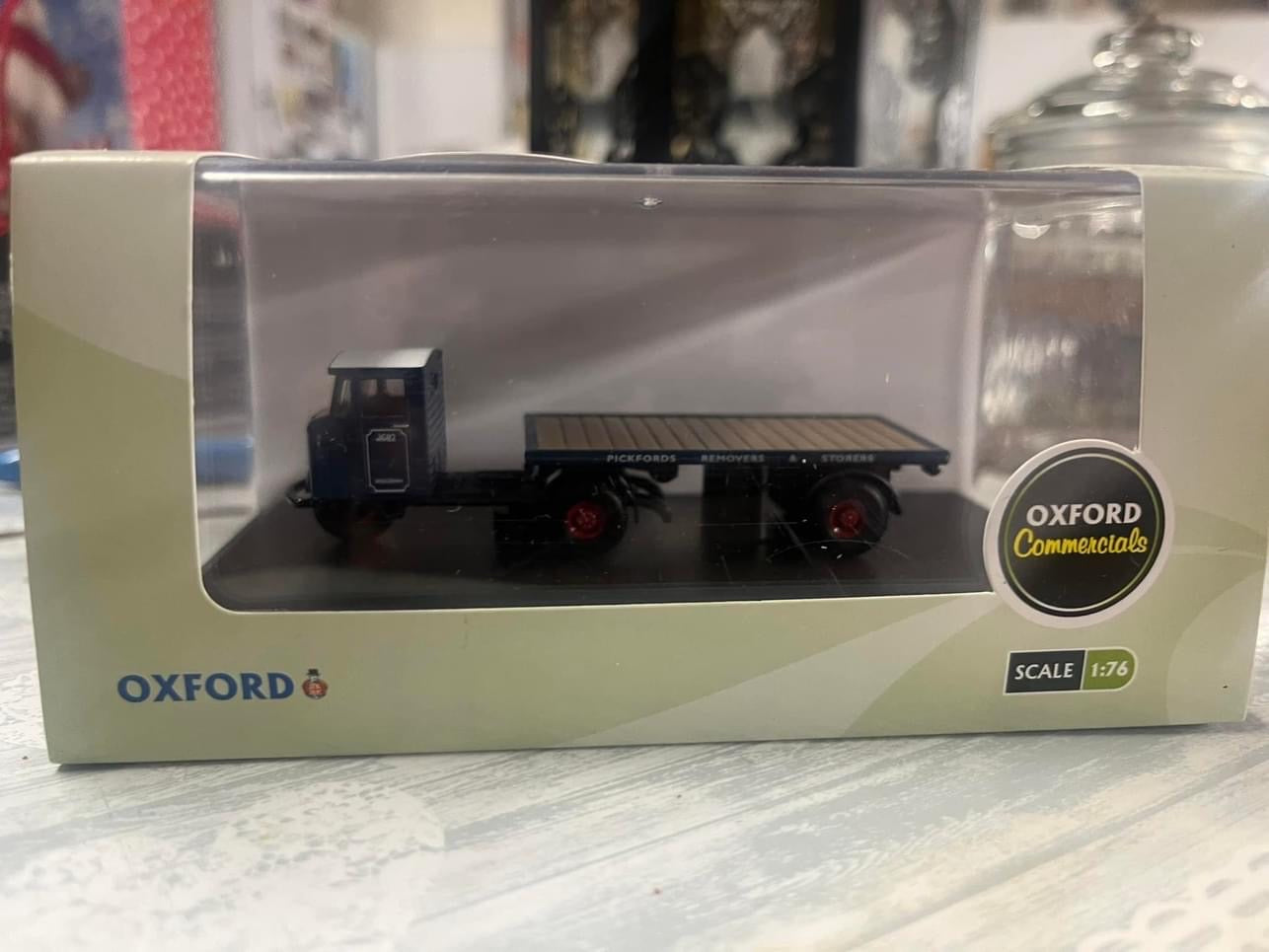 Oxford Dicast, Pickfords Haulage, Scammell ‘Mechanical Horse’ and trailer, 1 in 76 Scale
