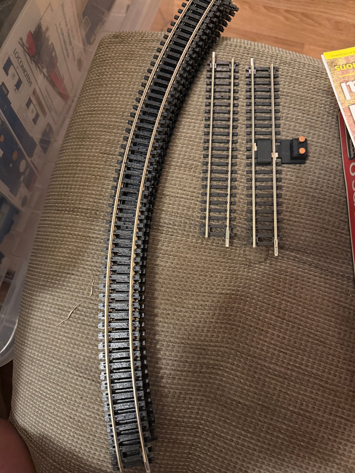 Hornby R1224 (OO) Urban Rambler, starter set.