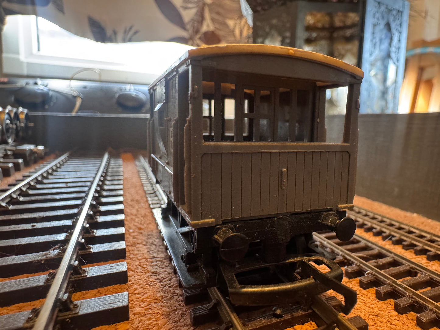 Hornby R.215 (OO) LNER 20T Brake Van No.178595 in NE Post War Grey.