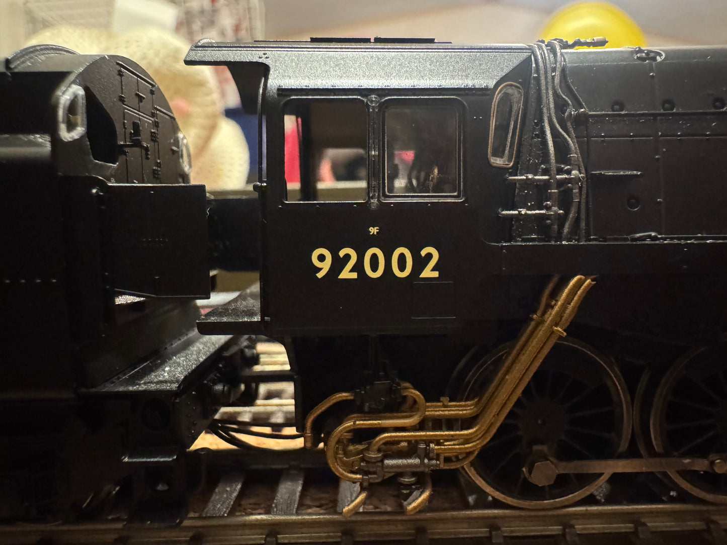 Hornby R30132 (OO) British Railways Standard 9F, No.92002 in BR Unlined Black & Early Crest. DCC Ready. (Shed Allocation, 86A Ebbw Junction)