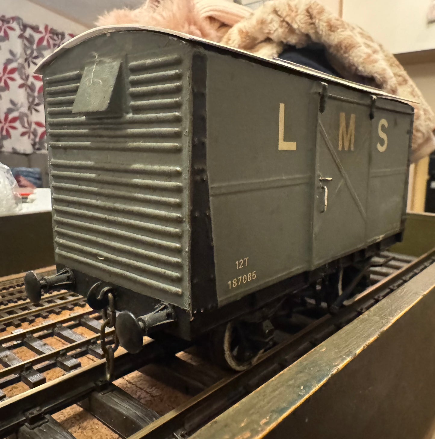 Tenmille (Gauge 1) London Midland & Scottish Railway 12 Ton Slide Door Ventilated Van, No.187085 in LMS Grey.