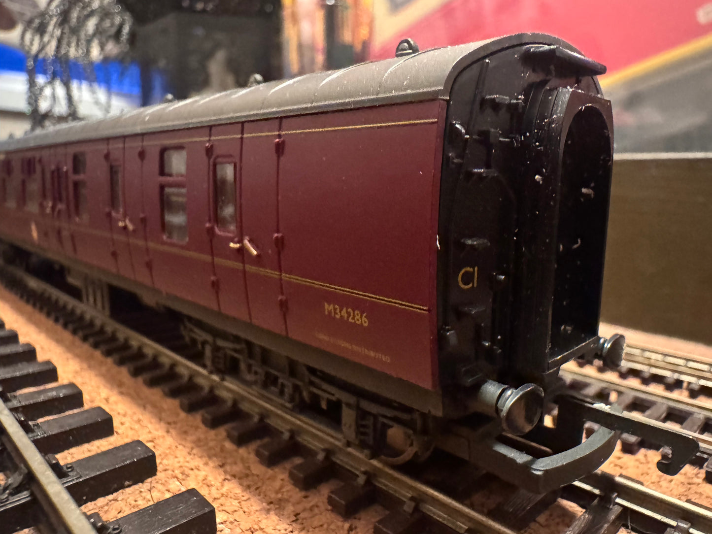 Hornby R2329M (OO) The Thames-Clyde Express, Train Pack. Special Edition No.1452 of 1500.