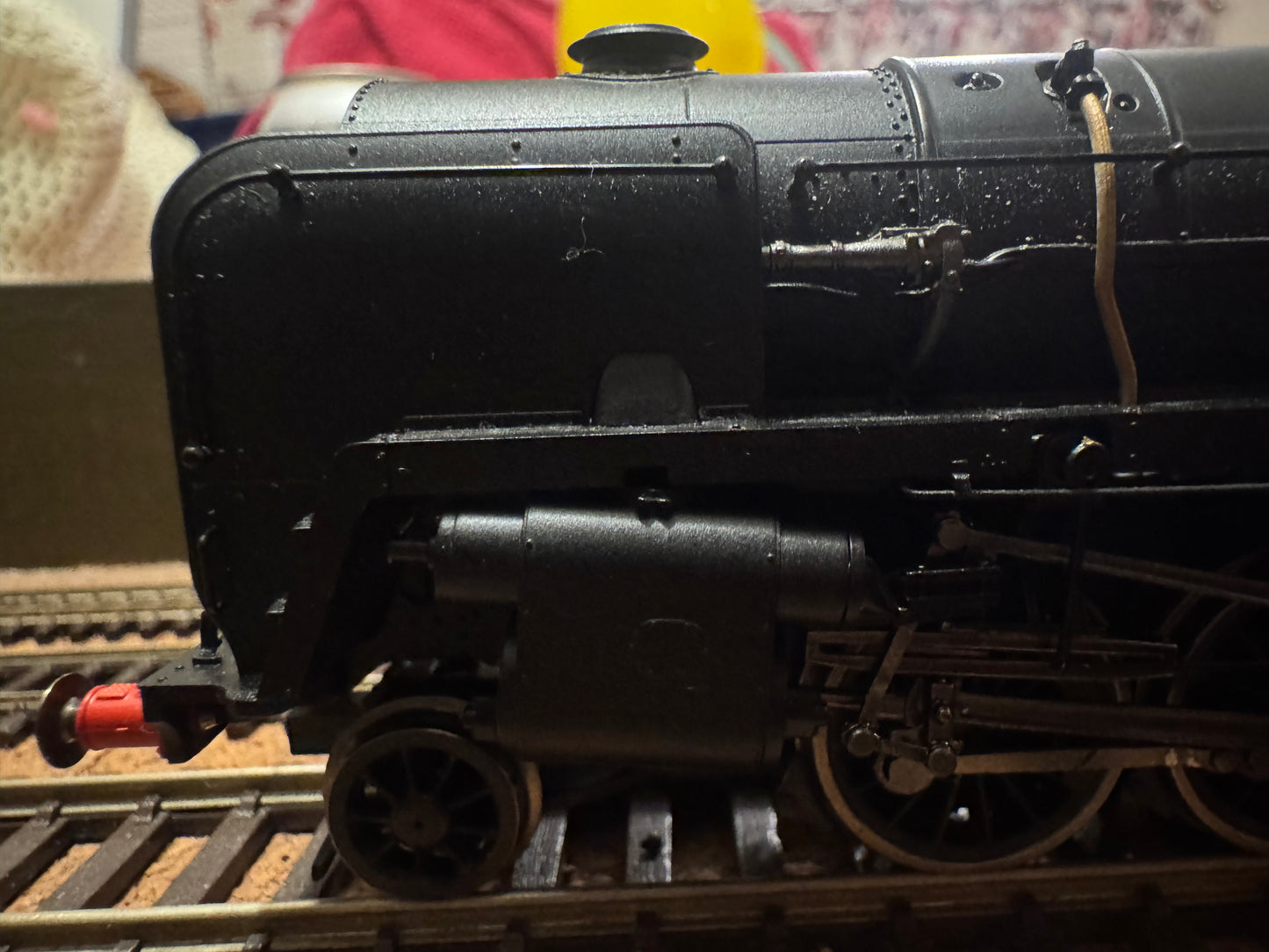 Hornby R30132 (OO) British Railways Standard 9F, No.92002 in BR Unlined Black & Early Crest. DCC Ready. (Shed Allocation, 86A Ebbw Junction)