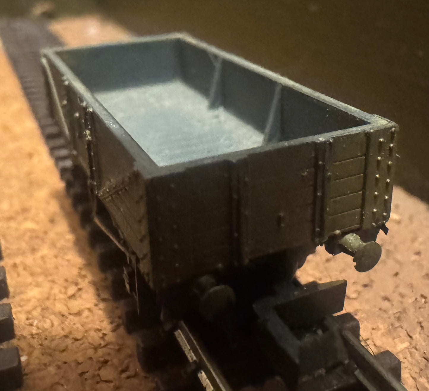 Peco KNR-40 (N Gauge), Unbranded and Unnumbered Five Plank Open Wagon.