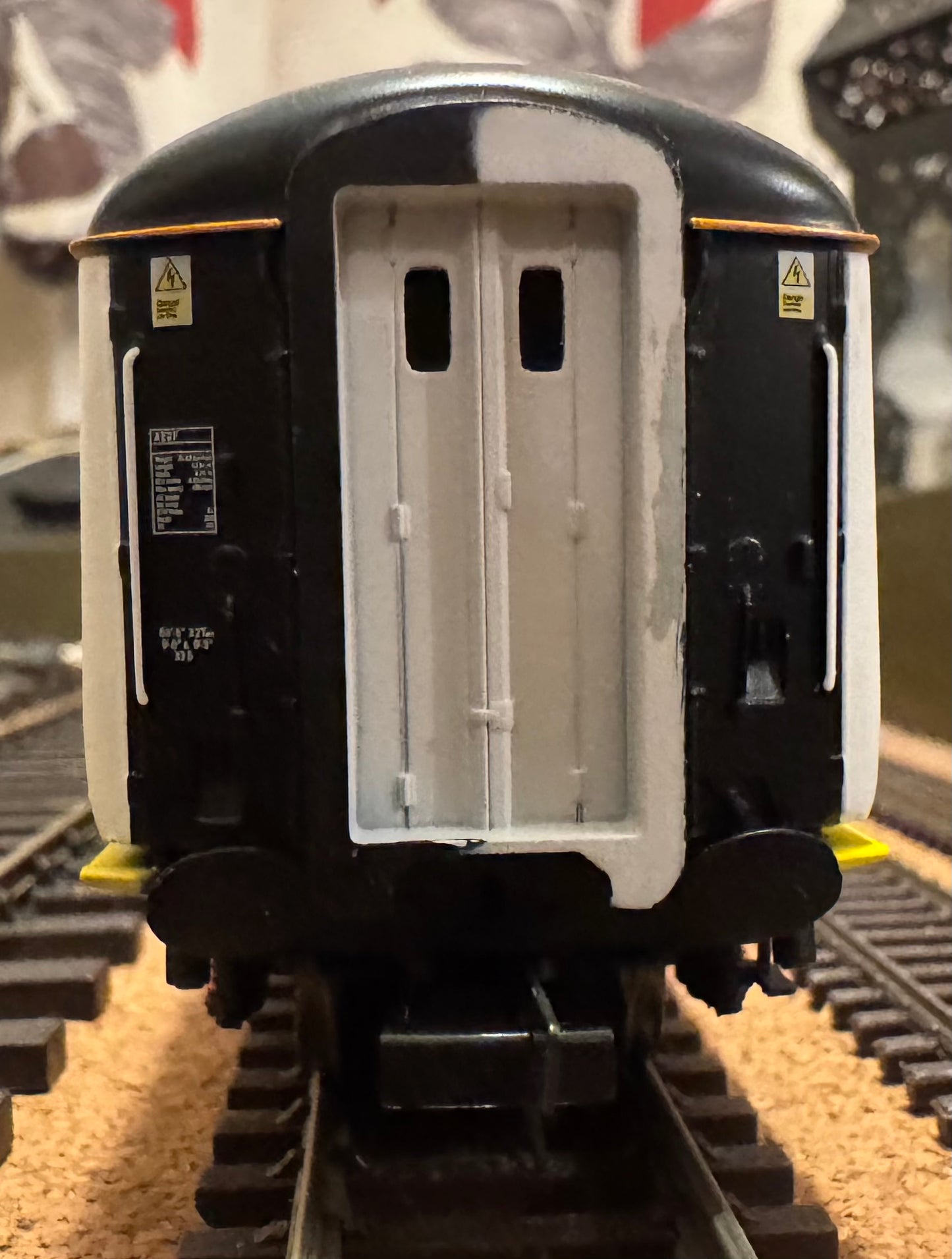 Hornby R40145 (OO) Ex British Rail, Mk2F Brake Second Open No.9525 in LORAM UK Livery.