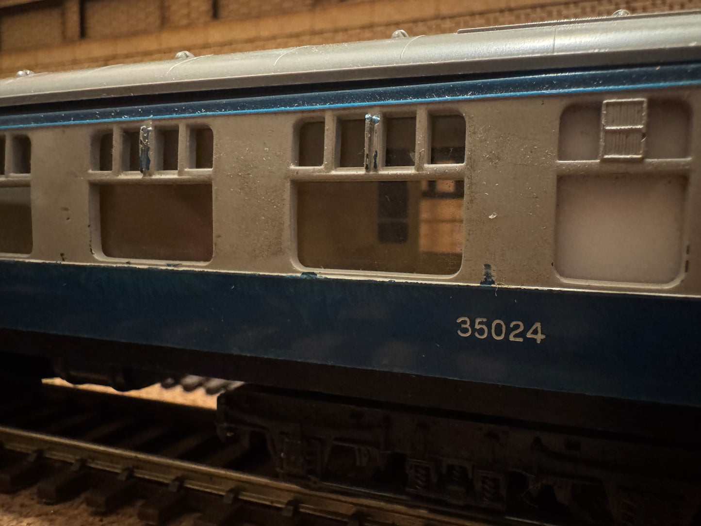 Tri-ang R729A (OO) British Railways MK1 Brake Corridor Second in British Rail Blue Grey.