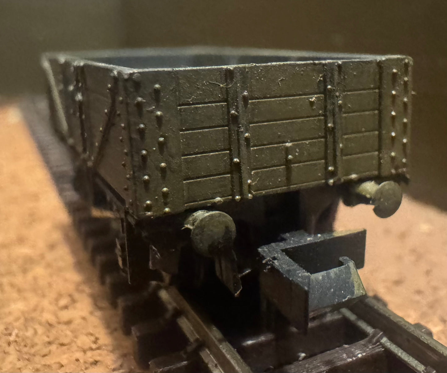 Peco KNR-40 (N Gauge), Unbranded and Unnumbered Five Plank Open Wagon.