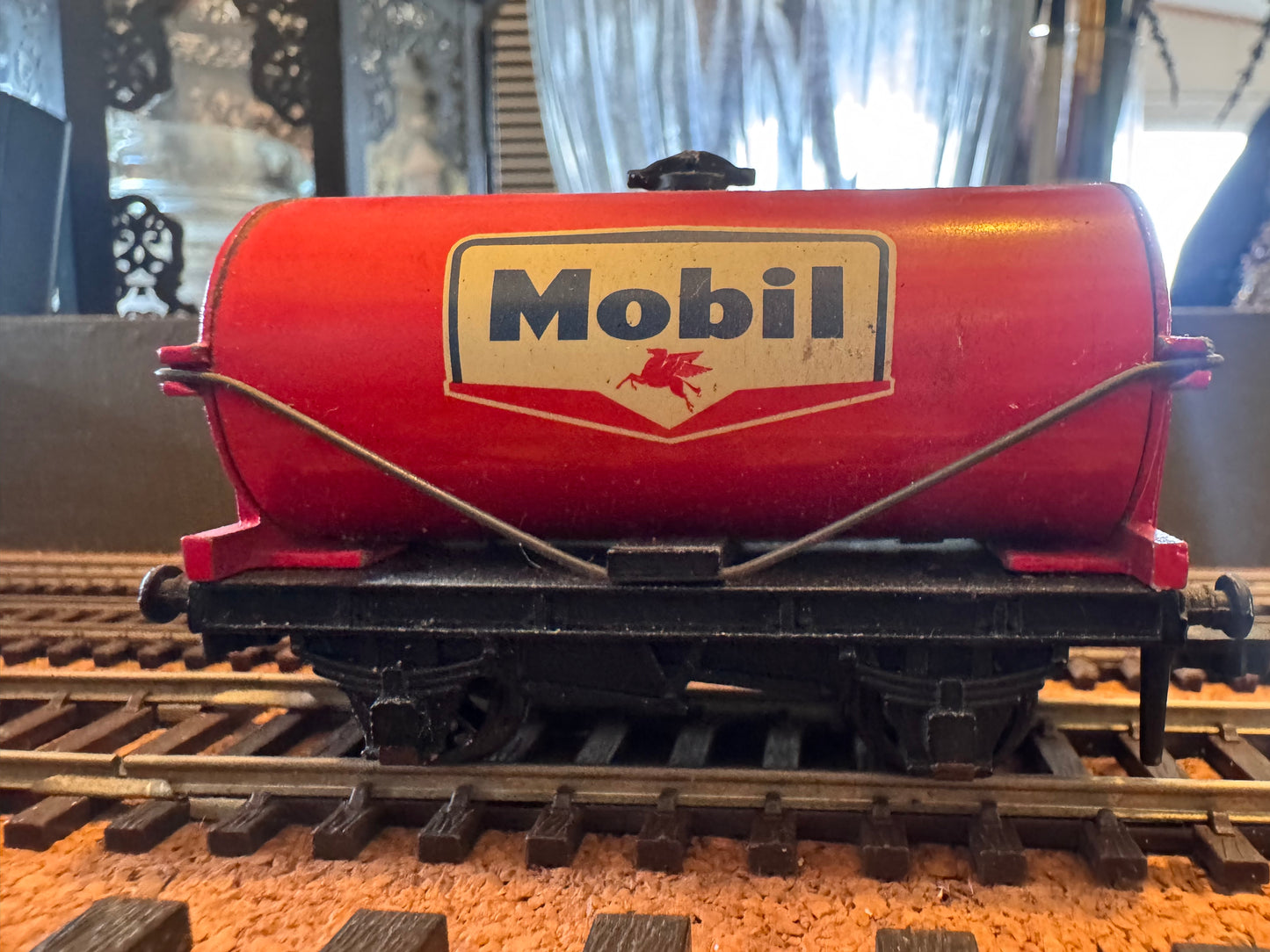 Hornby Dublo 4677 (OO) Mobil 16T Tank Wagon.