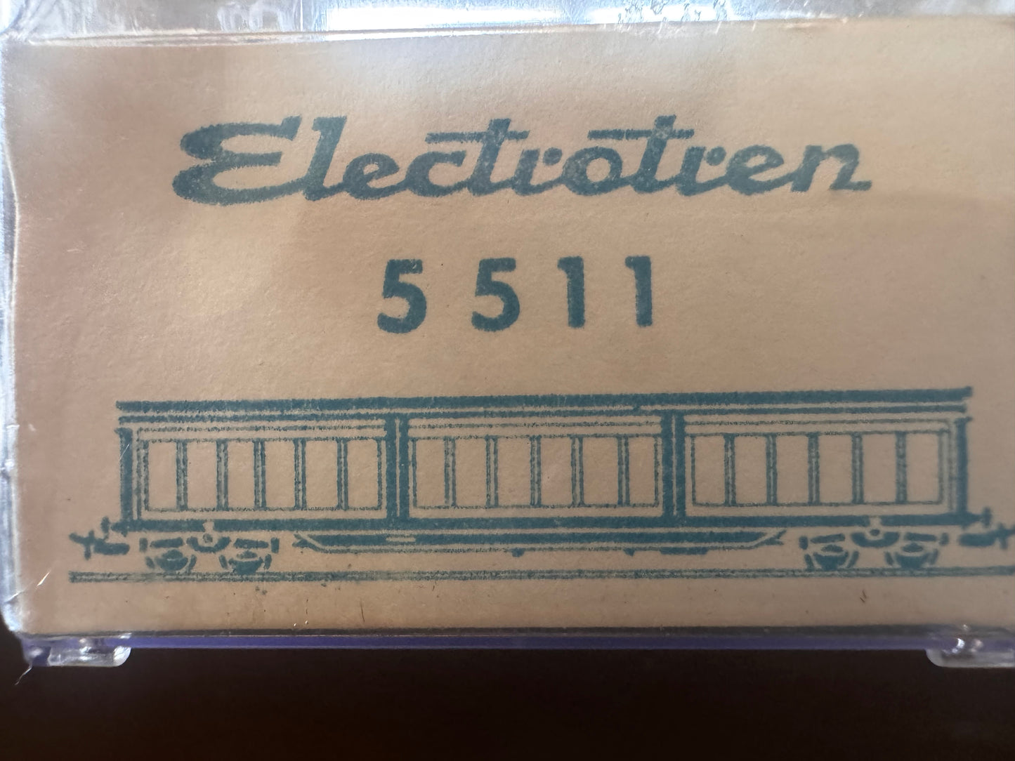 Electrotren 5511 (HO) Deutsche Bahn Sliding Door Van No.027 2 833 in Opel / General Motors livery.