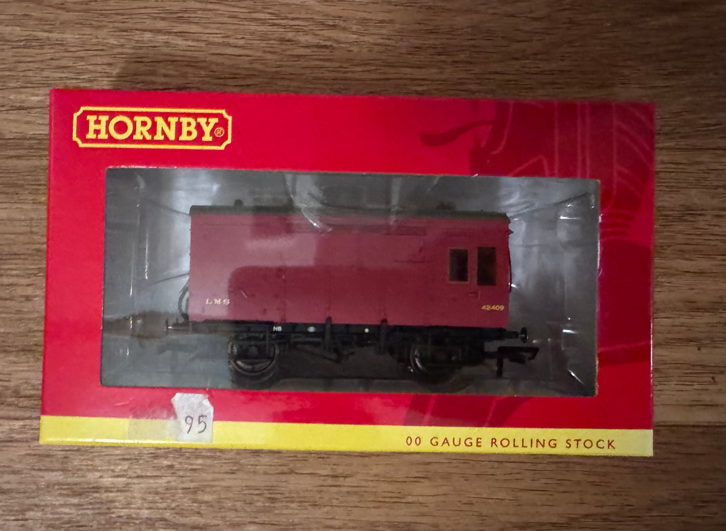 Hornby R6678A (OO) London Midland & Scottish Railway, Horse and Groom Box, No.42409 in LMS Crimson