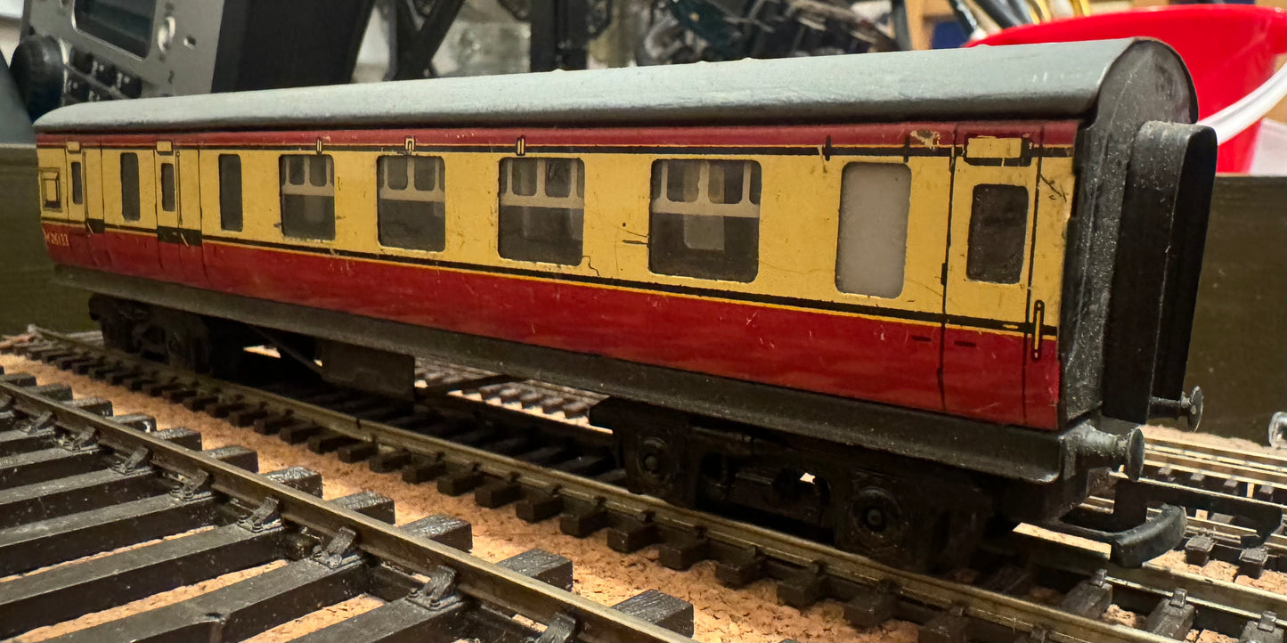 Hornby Dublo 32018 (OO) Ex LMS ‘Stanier’ 50ft Brake Corridor No.M26133 in Blood and Custard. X2 In stock