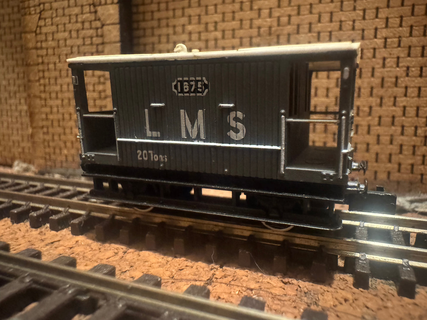 Peco NR-48T (N Gauge) London Midland & Scottish Railway, 20T Brake Van No.1675