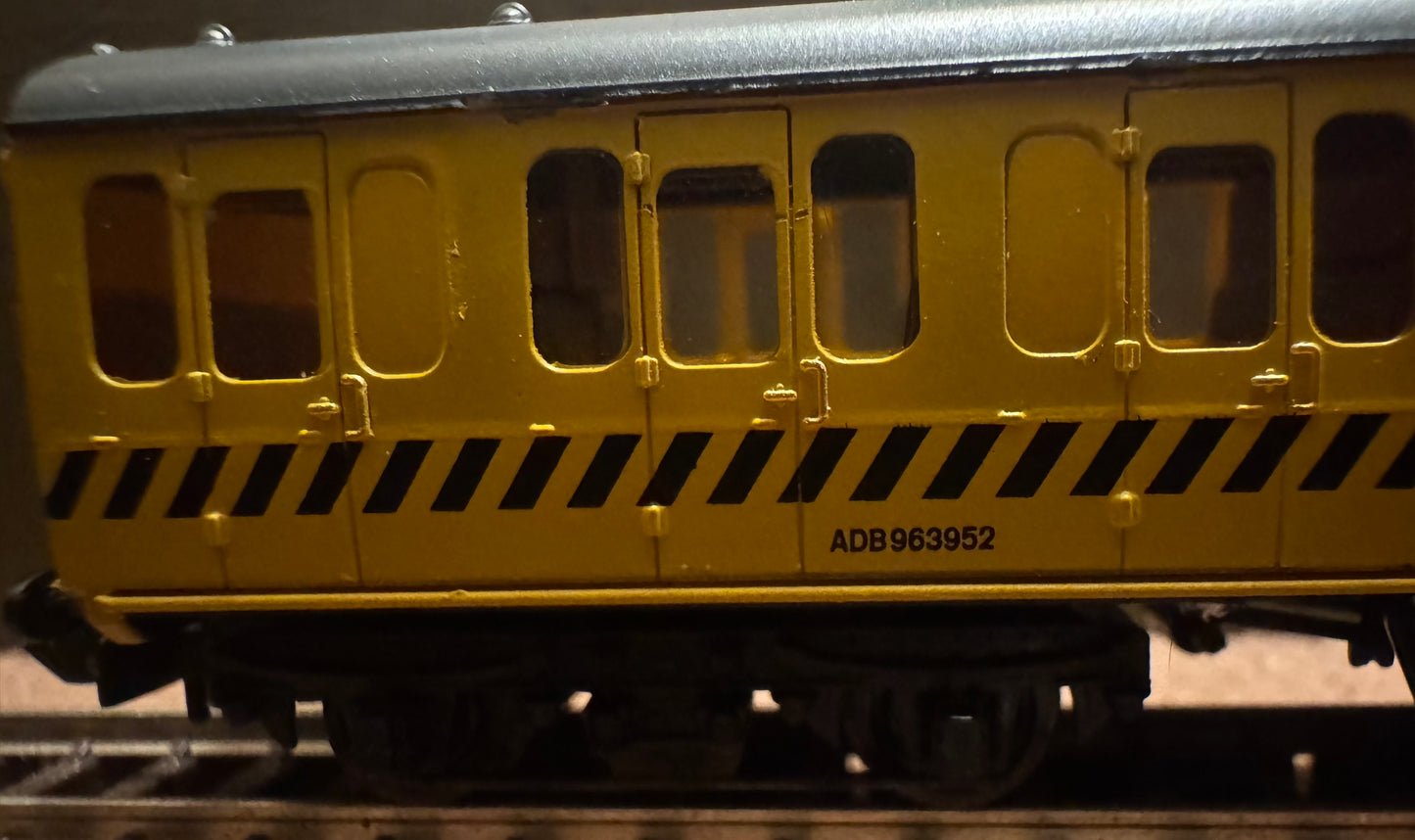 Graham Farish 374-314 (N Gauge) British Railways 57ft MK1 Suburban, Brake Second No.ADB963952 In British Rail Departmental Yellow and Black