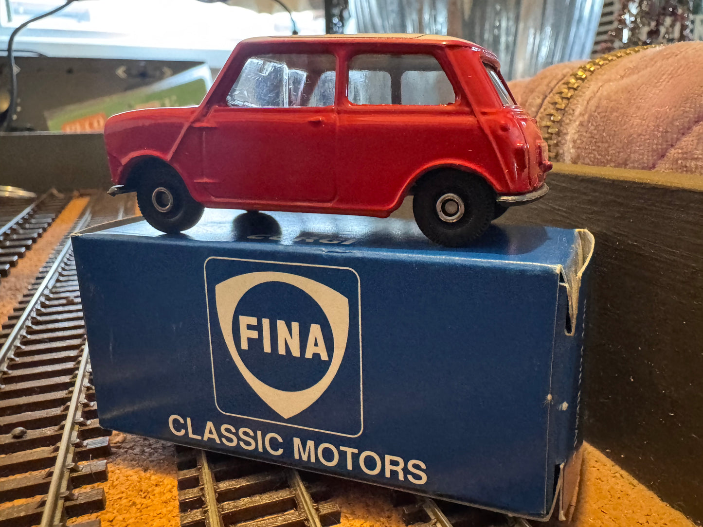 Corgi / FINA (O / 1:43) Austin Mini with FINA branding.