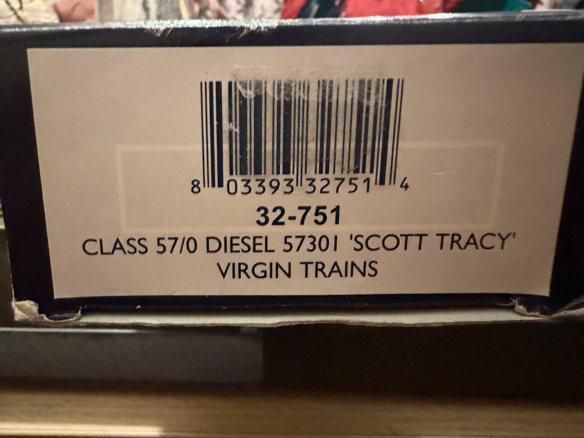 Bachmann 32-751 (OO) Brush Traction / Virgin Trains Class 57/3 No.57301 “Scott Tracey” in Virgin Trains Livery and Pre Dellner Coupling Condition. DCC Ready