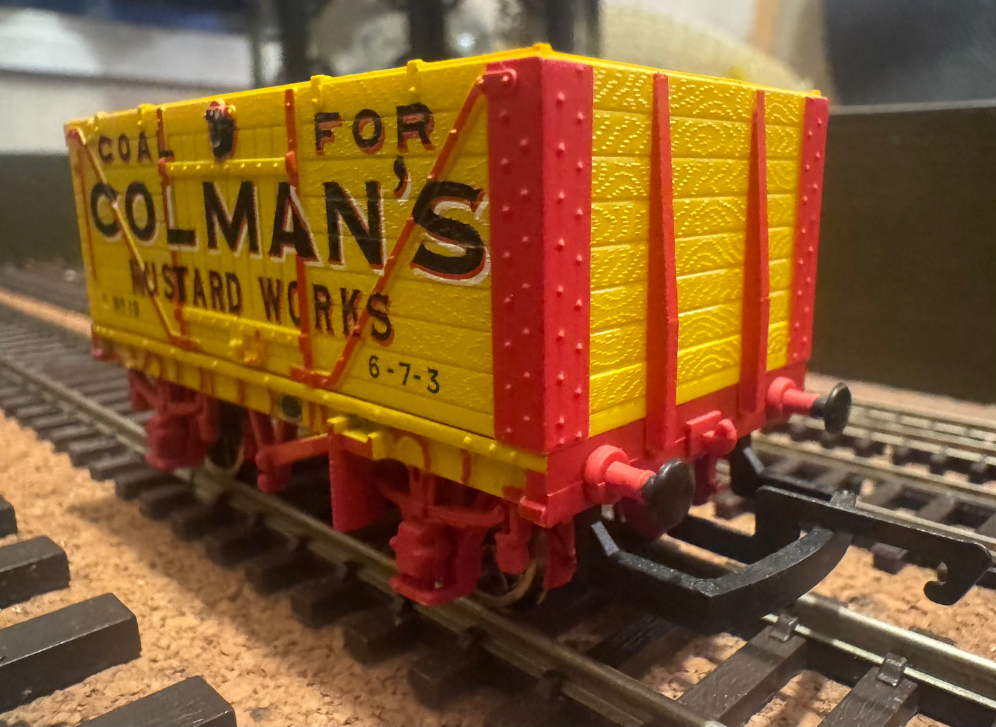 Hornby R6345 (OO) Colman’s Eight Plank End Tipper Open Coal Wagon No.19 in Colmans Mustard Works Yellow and Red Livery