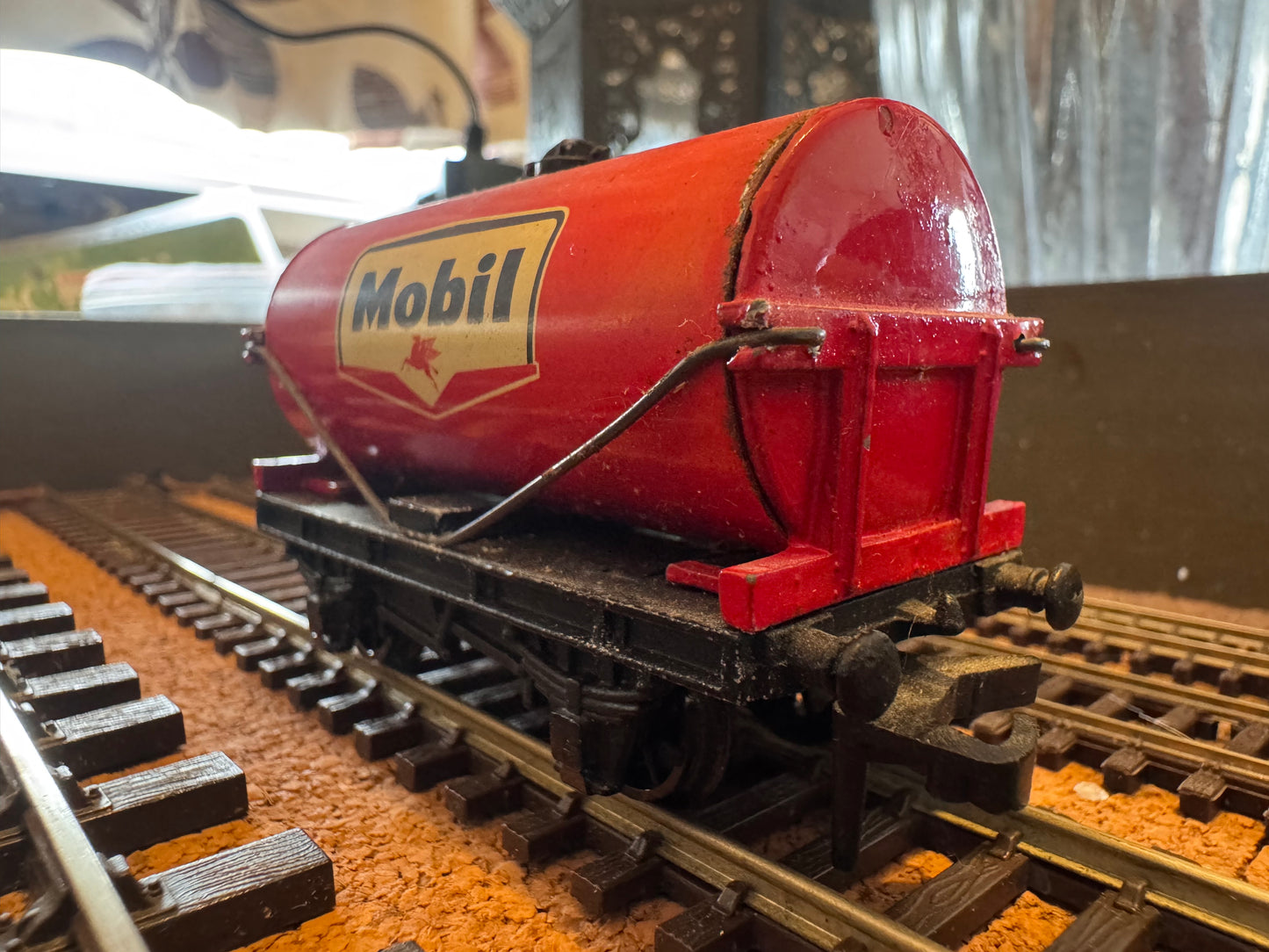 Hornby Dublo 4677 (OO) Mobil 16T Tank Wagon.