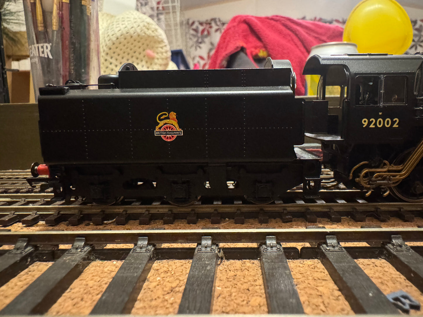 Hornby R30132 (OO) British Railways Standard 9F, No.92002 in BR Unlined Black & Early Crest. DCC Ready. (Shed Allocation, 86A Ebbw Junction)