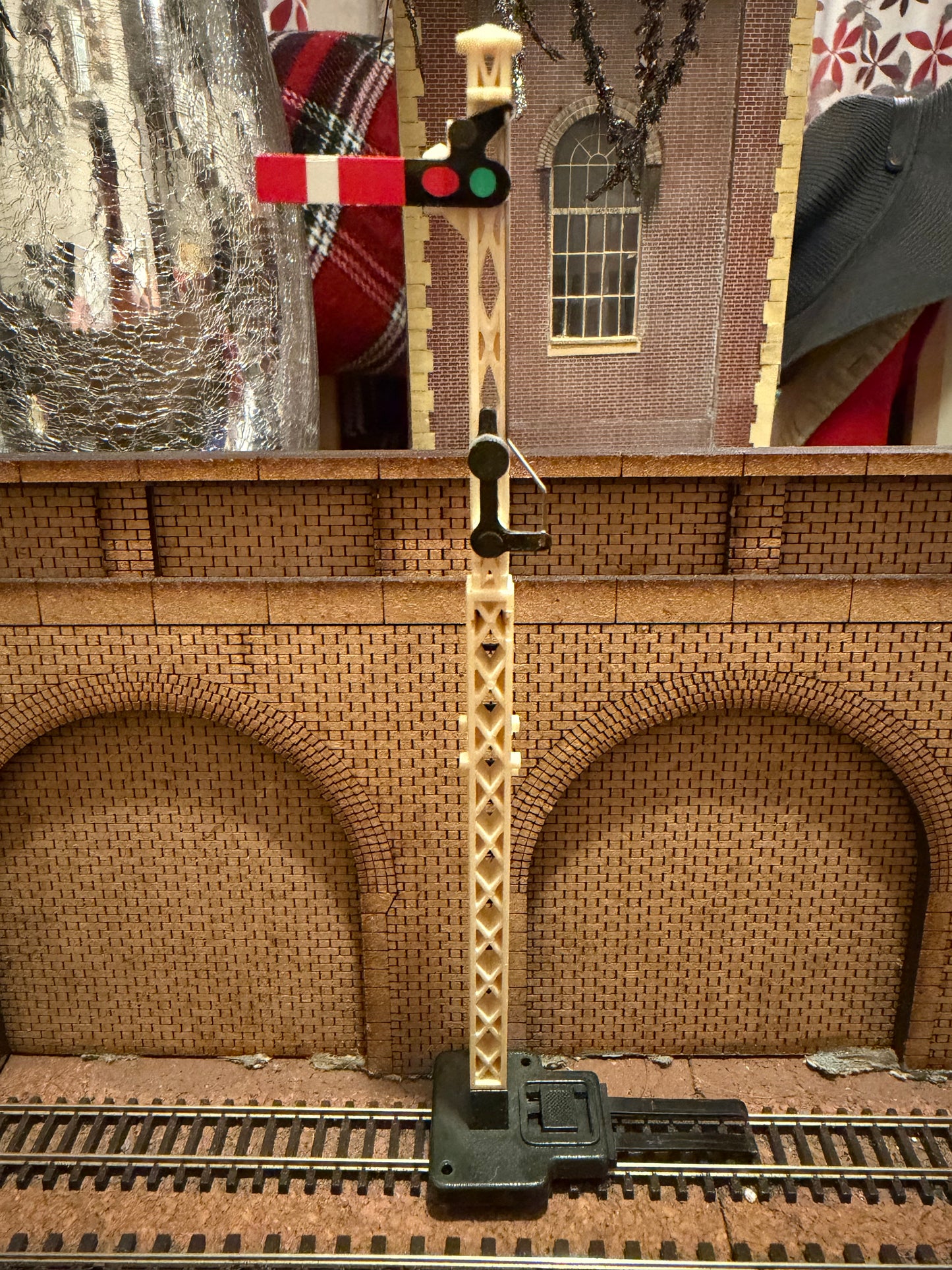 Hornby (OO) Tall Lattice Frame Upper Quadrant Semaphore Stop Signal