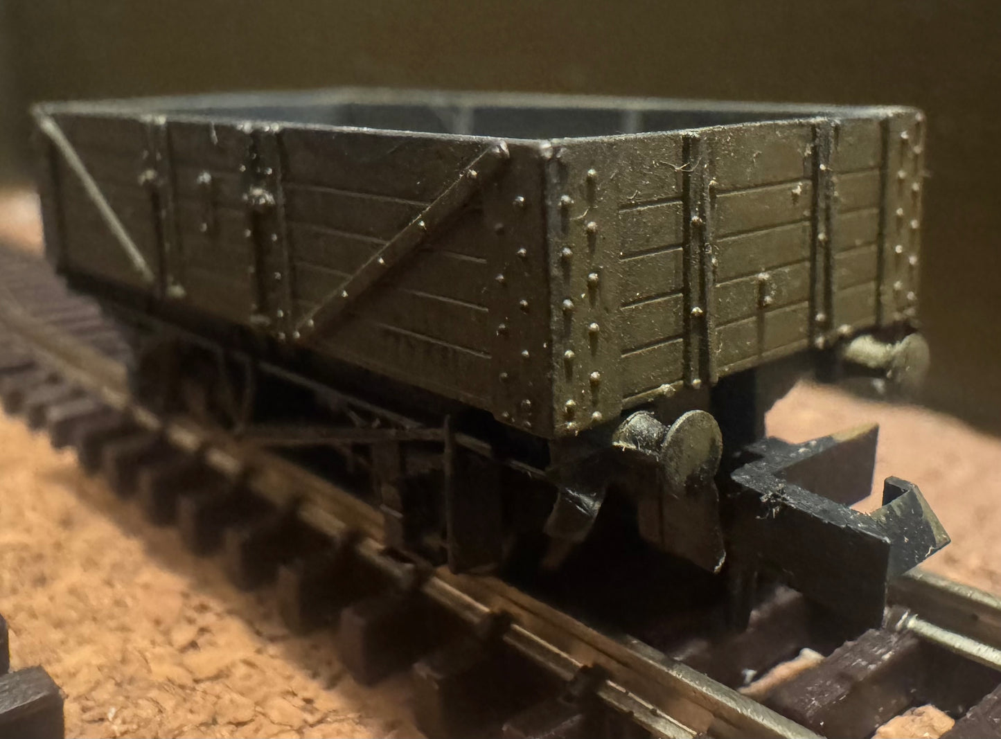 Peco KNR-40 (N Gauge), Unbranded and Unnumbered Five Plank Open Wagon.