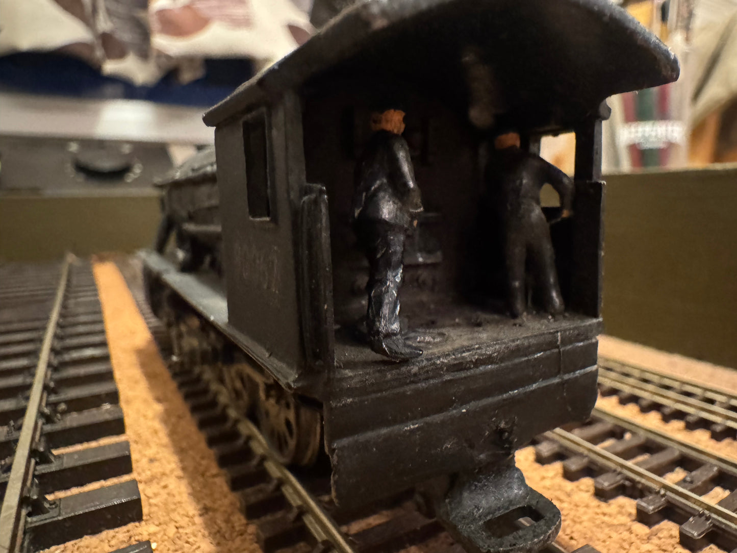Cornard / Jouef (OO) Ex War Department / LNER O7 No.90062 in Weathered British Railway Black.