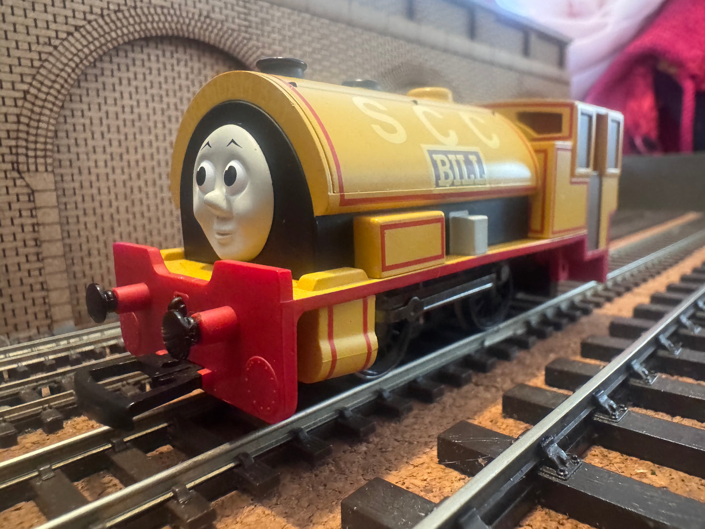 Hornby Thomas & Friends R9047 (OO) Sodor China Cley Company “Bill” in SCC lined Yellow