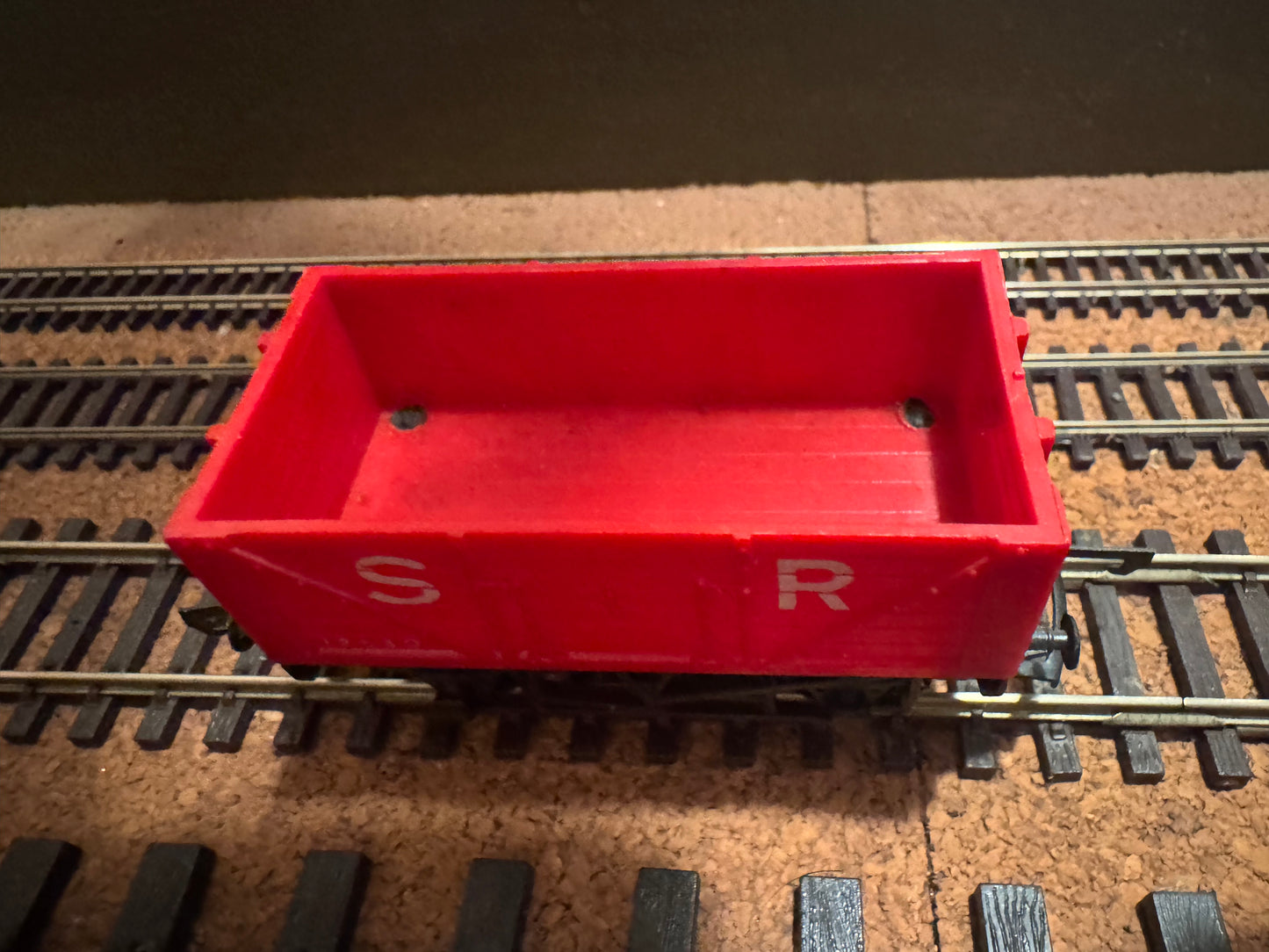 Hornby R.010 (OO) Southern Railway Severn Plank Wagon No.12530 in SR Red