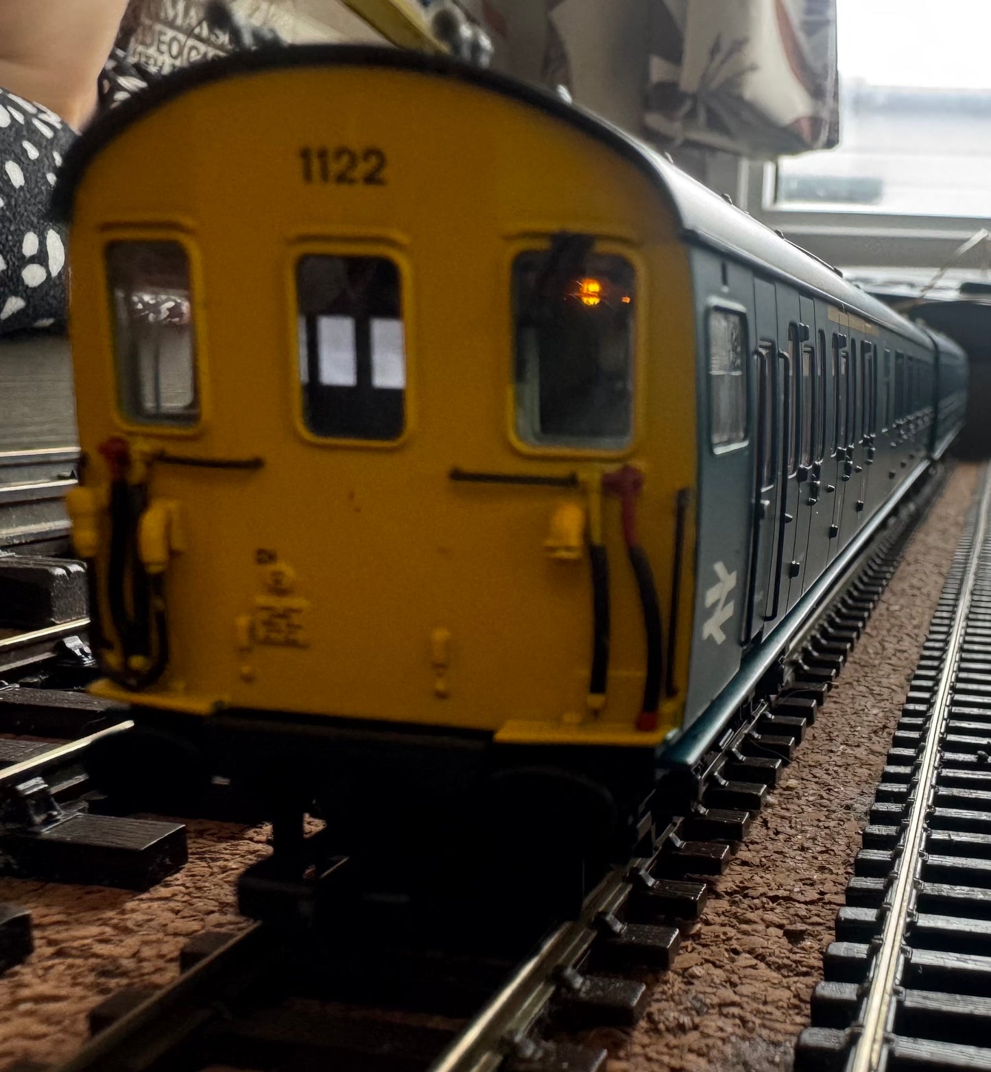 Bachmann 31-238ZDS (OO) British Railways, Class 205 2-H ‘Thumper’ DEMU No.1122 in Pre TOPS British Rail Blue. DCC Sound Fitted