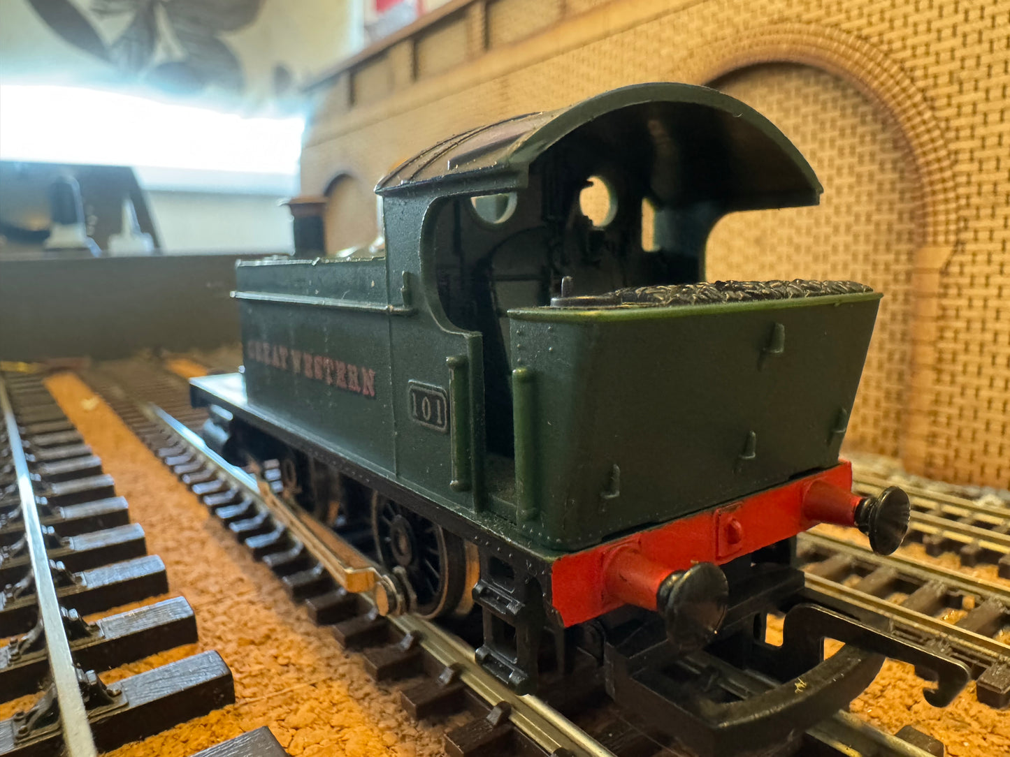 Hornby R.333 (OO) Great Western Railway. 101 Class. No.101 in 1906 - 1936 GWR unlined Brunswick Green.
