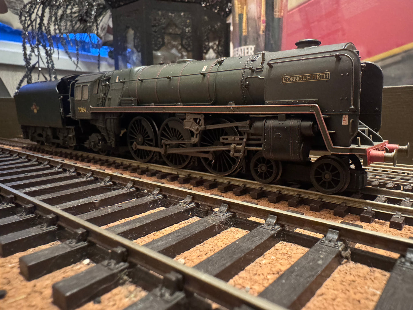 Hornby R2329M (OO) The Thames-Clyde Express, Train Pack. Special Edition No.1452 of 1500.