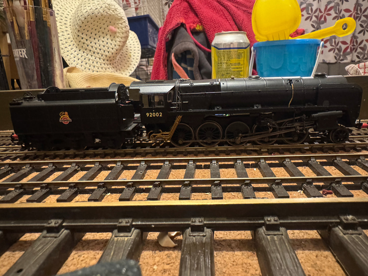 Hornby R30132 (OO) British Railways Standard 9F, No.92002 in BR Unlined Black & Early Crest. DCC Ready. (Shed Allocation, 86A Ebbw Junction)