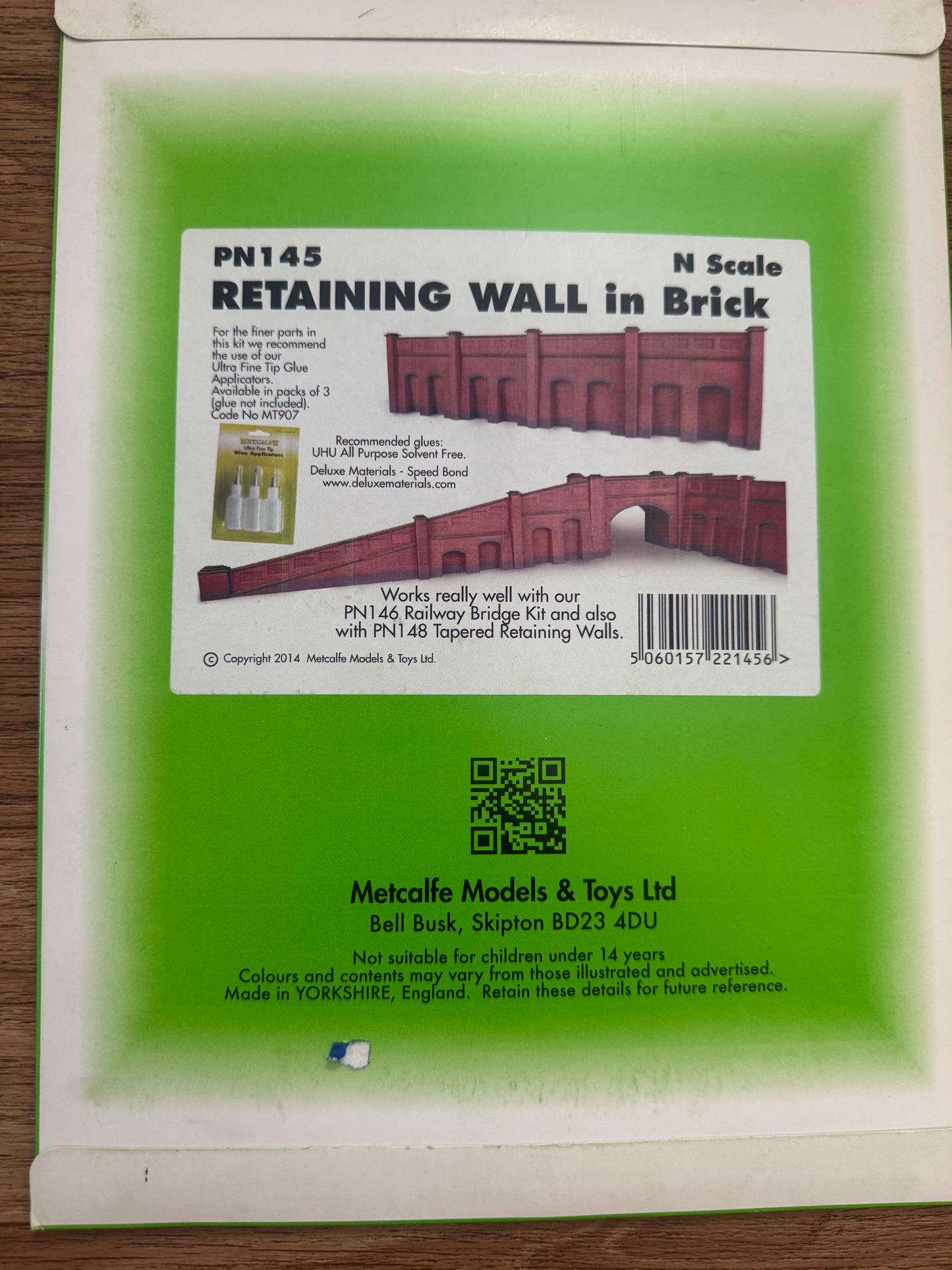 Metcalfe PN145 (N Gauge) Red Brick Retaining Wall Kit