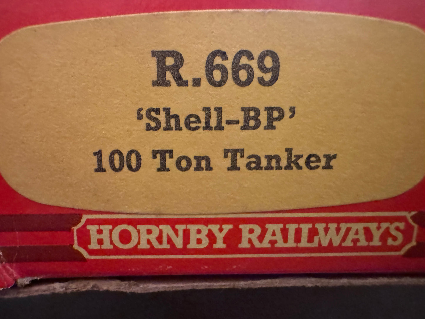Hornby R.669 (OO) British Railway 100T TEA Tanker In Shell-BP livery