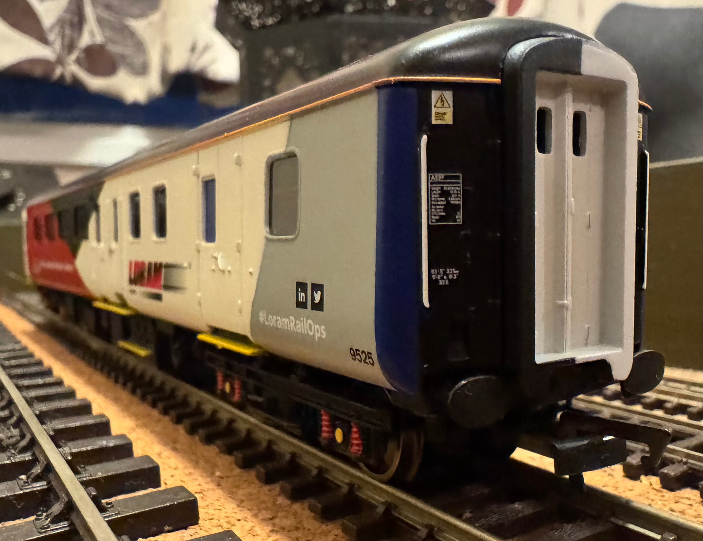 Hornby R40145 (OO) Ex British Rail, Mk2F Brake Second Open No.9525 in LORAM UK Livery.