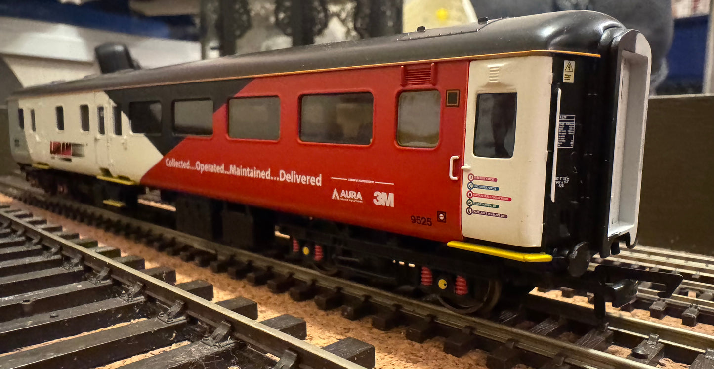 Hornby R40145 (OO) Ex British Rail, Mk2F Brake Second Open No.9525 in LORAM UK Livery.
