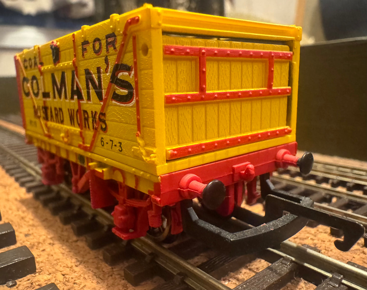 Hornby R6345 (OO) Colman’s Eight Plank End Tipper Open Coal Wagon No.19 in Colmans Mustard Works Yellow and Red Livery