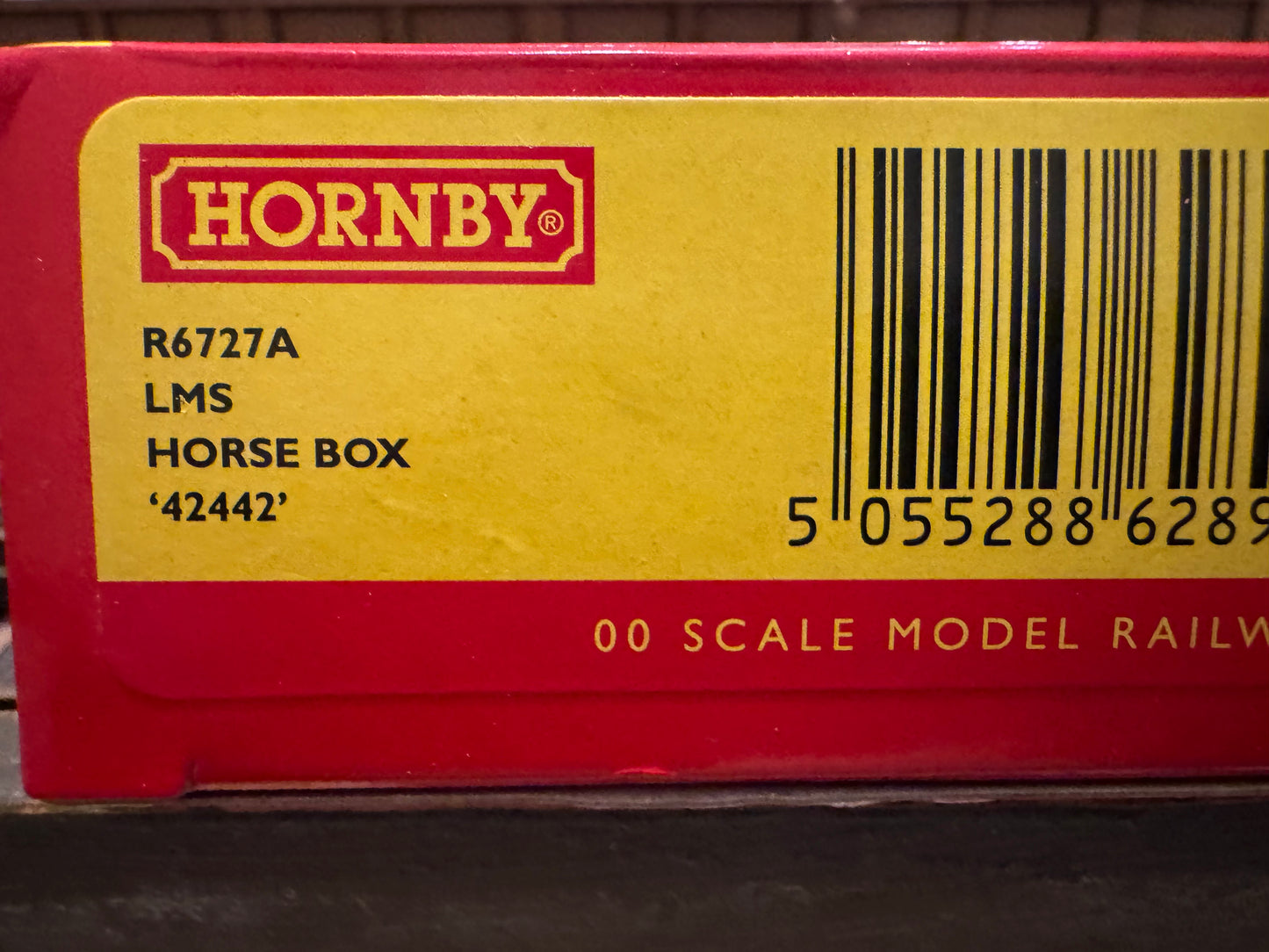 Hornby R6727A (OO) London Midland & Scottish Railway, Horse and Groom Box Wagon No.42442 in LMS Crimson