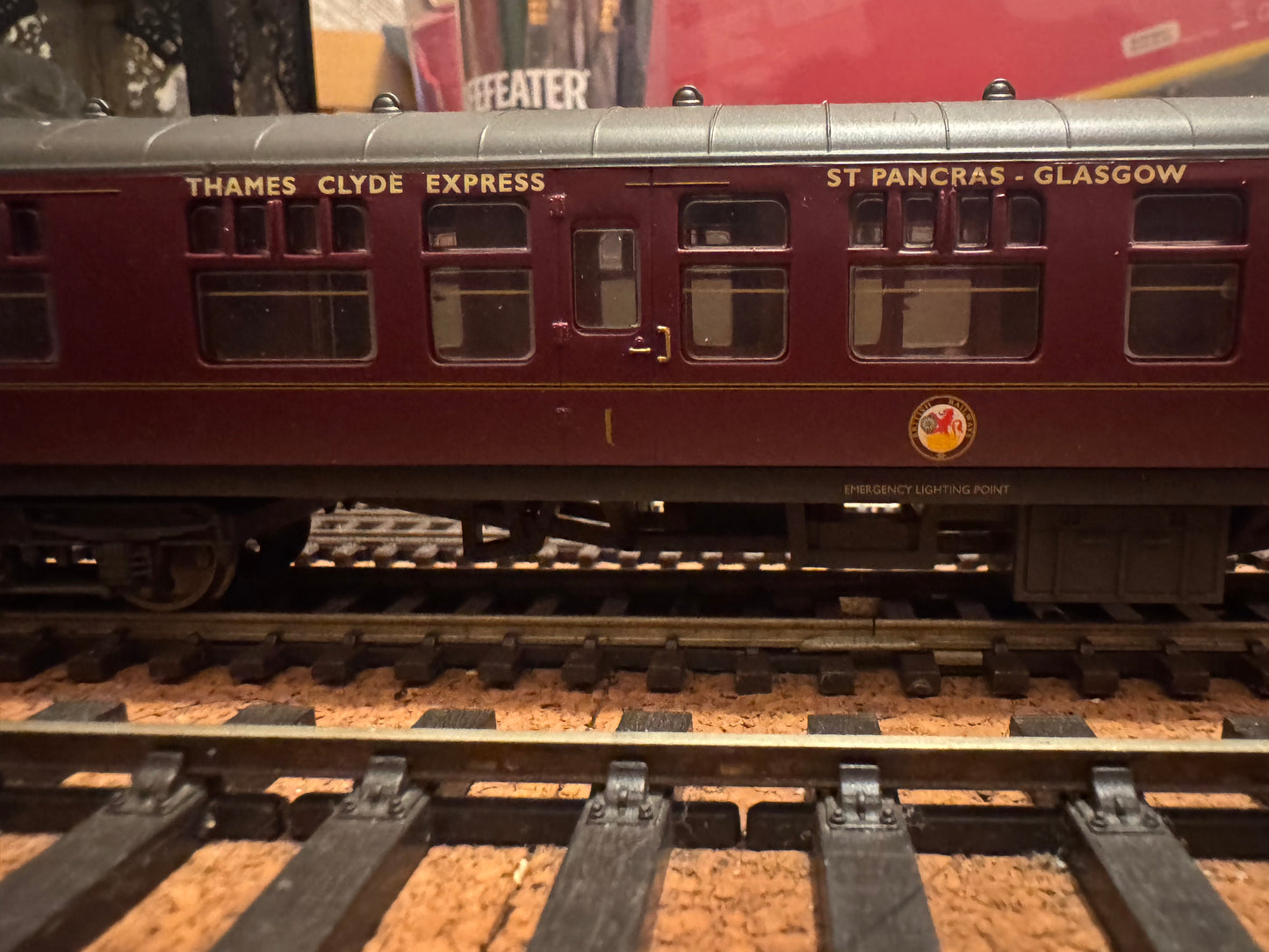Hornby R2329M (OO) The Thames-Clyde Express, Train Pack. Special Edition No.1452 of 1500.