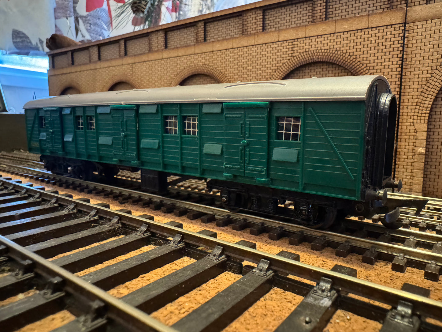 Tri-ang R.226 (OO) Ex SR Utility Parcels Van No.S2355S in British Railways Southern Region Green