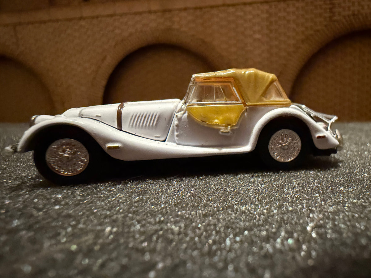 Cararama (1:76 / OO) Morgan + 8 Roadster in White. Registration CHX 12G 