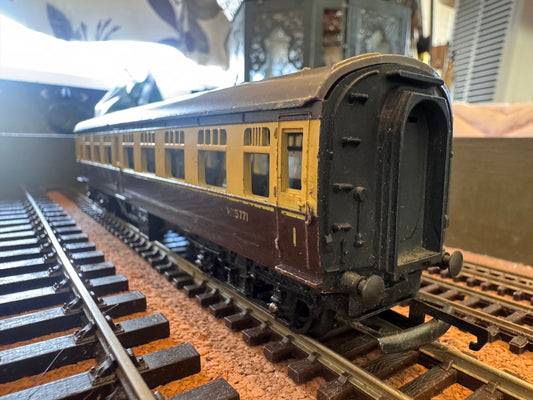 Tri-ang R330A (OO/HO) British Railways MK1 Composite No.W15771 in BR Western Region Chocolate and Cream