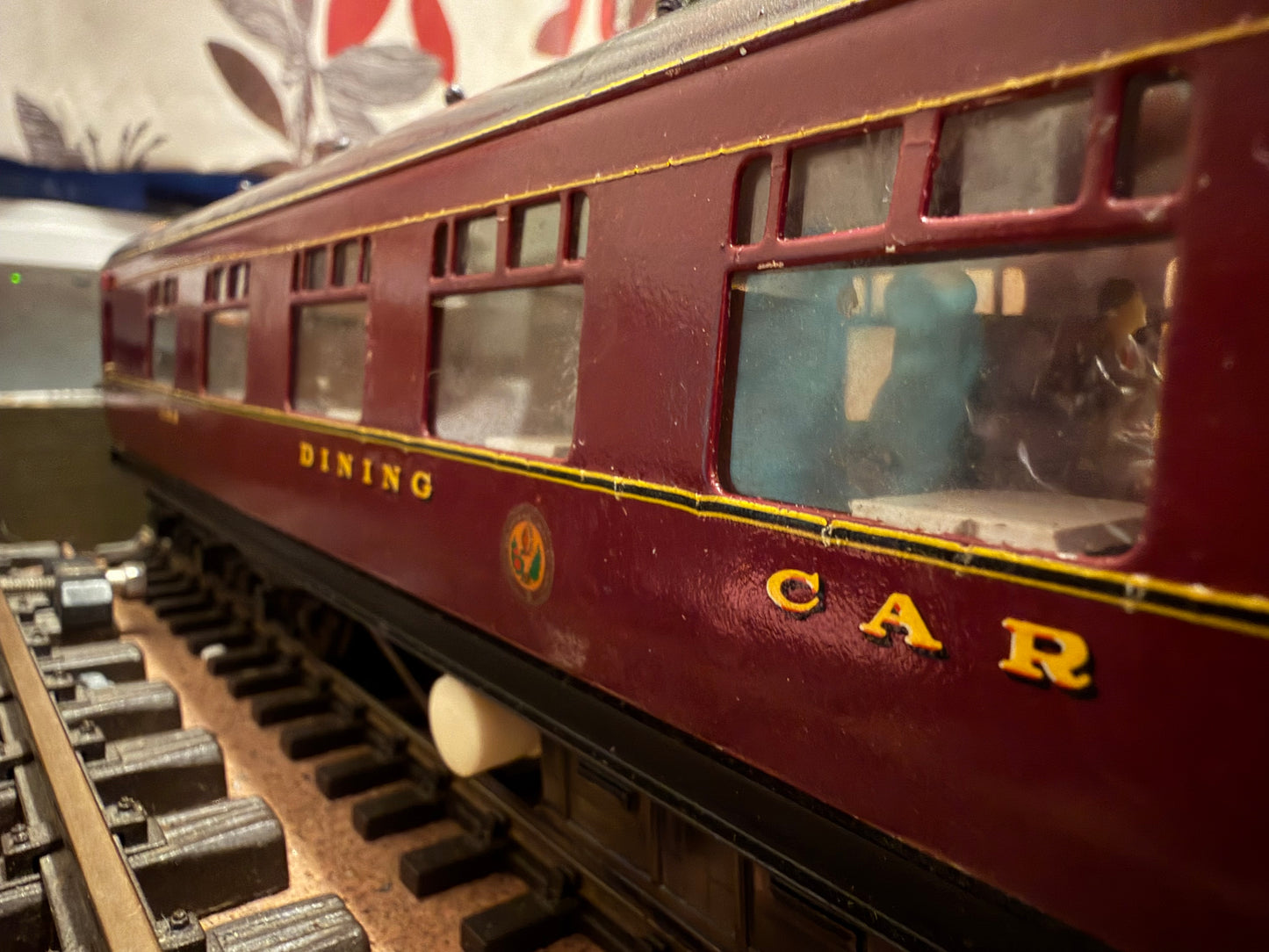 GM Coaches (O Gauge) London Midland & Scottish Railway, 68ft Twelve Wheel Dining Car No.250 
