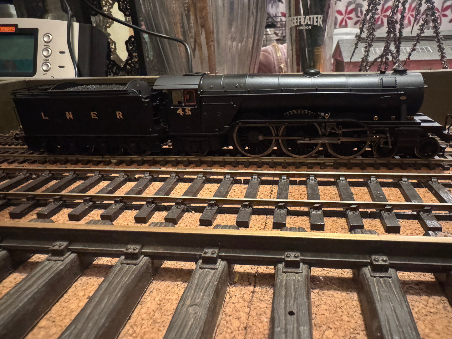 Hornby R30087 (OO) London North Eastern Railway A3 No.45 “Lemberg” in Post War LNER unlined black with Great Northern Railway Tender DCC Ready.