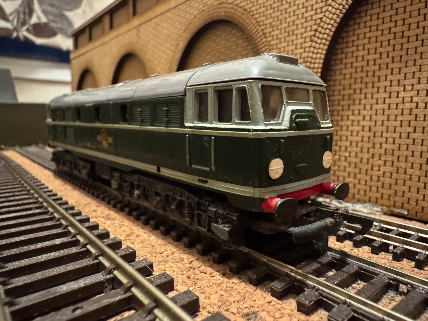 Tri-ang T.96 (TT) British Railways / Brush Type Two, No.D5501 in BR Green & White Waste-band & Headcode Discs 