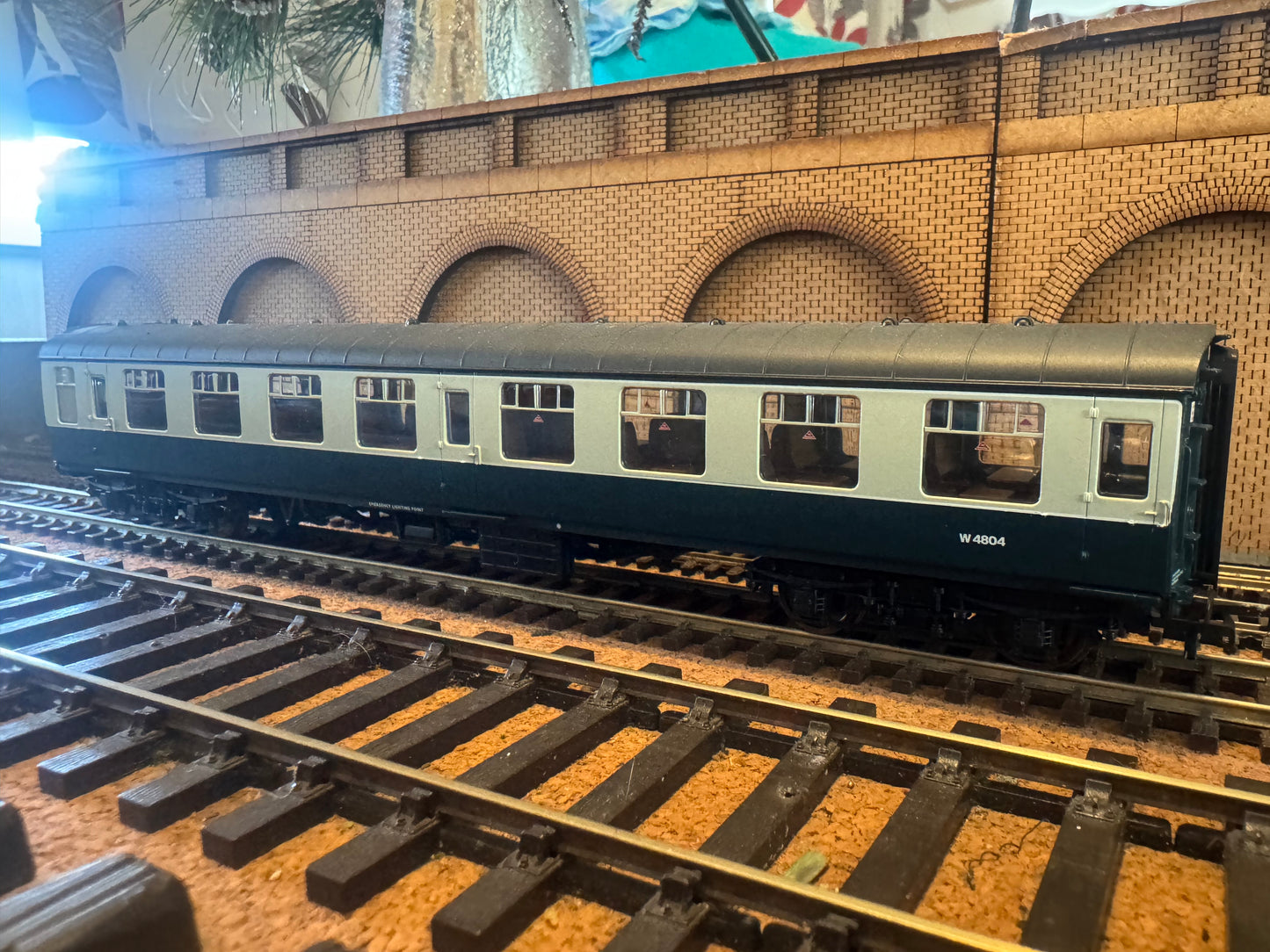 Hornby R4775 (OO) British Railways MK1 Second Open No.W4804 in British Rail Blue Grey.